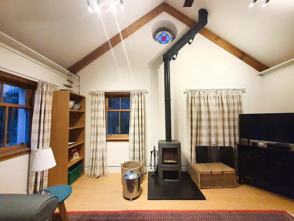 Edinburgh 2-Bedroom Cottage With Parking - Ground Floor Apartman