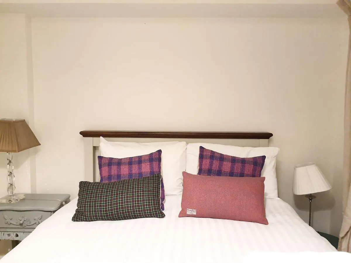 Edinburgh 2-Bedroom Cottage With Parking - Ground Floor Apartman